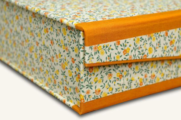 "Vroni" yellow orange box